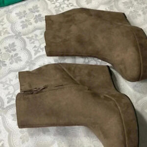 Forever 21  women boot 5.5